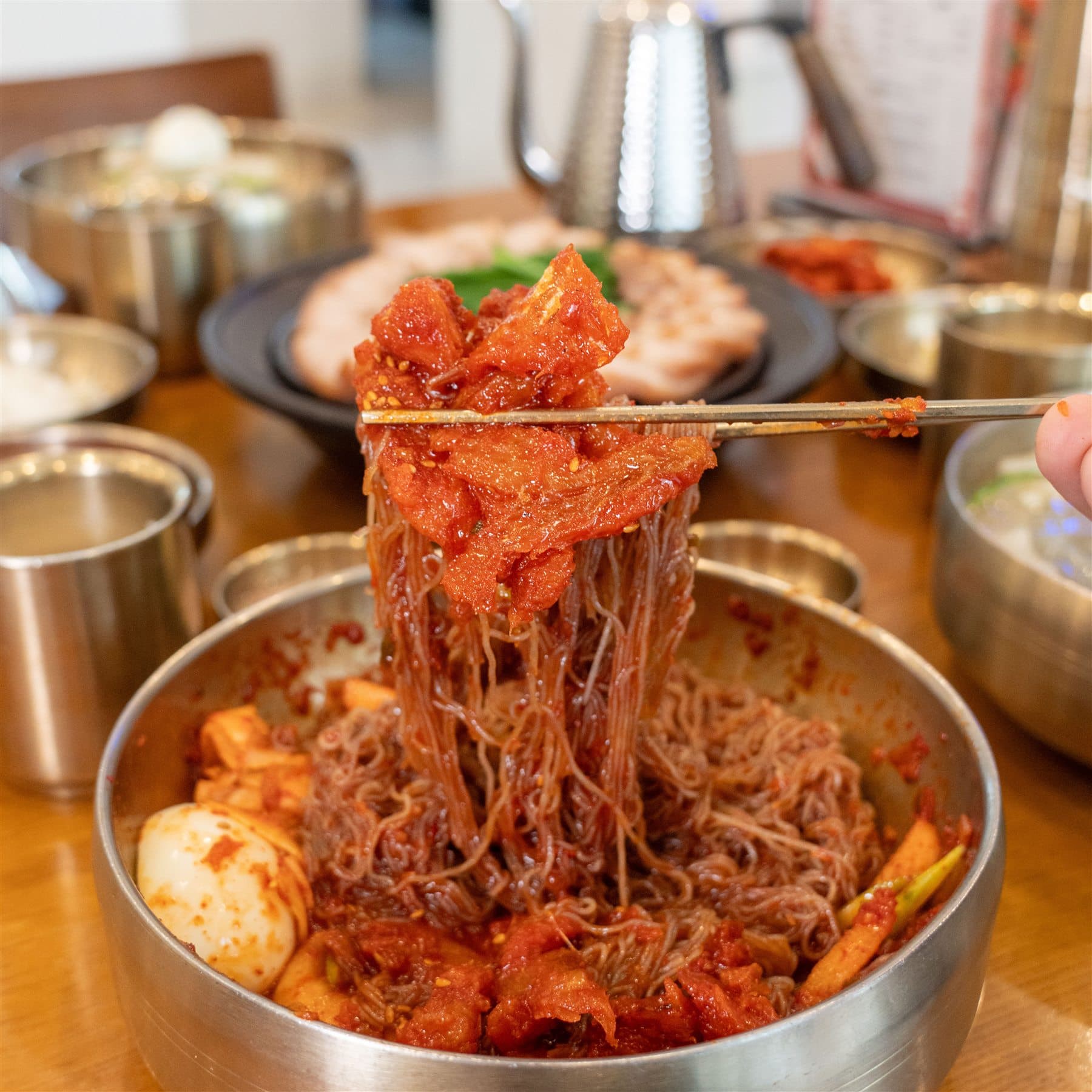 제일면옥 송도본점의 명태회가 올라간 회냉면